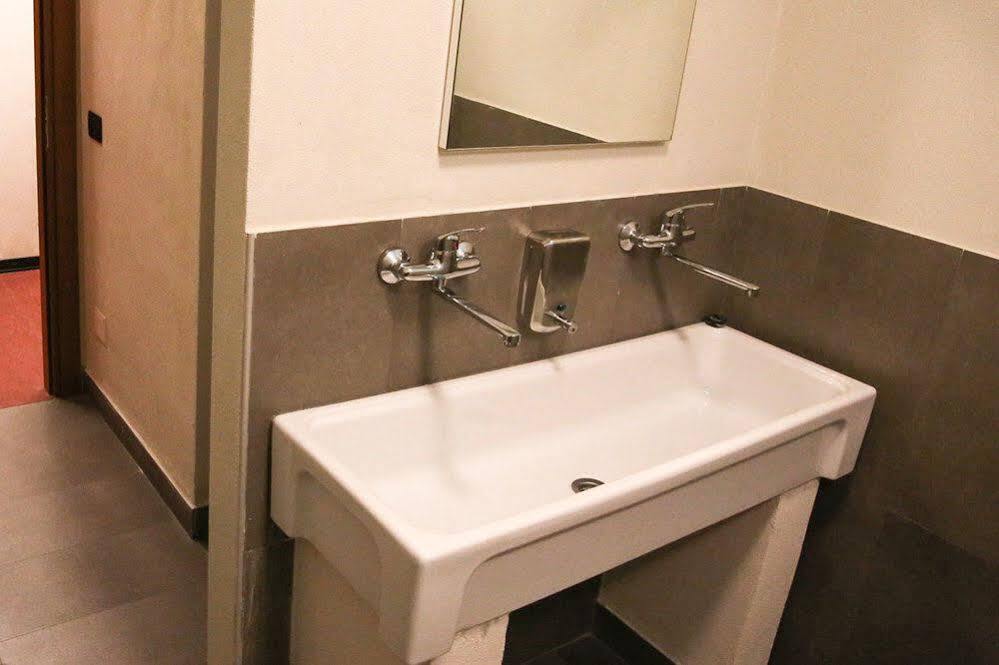 Oasi Hostel Мероне Экстерьер фото